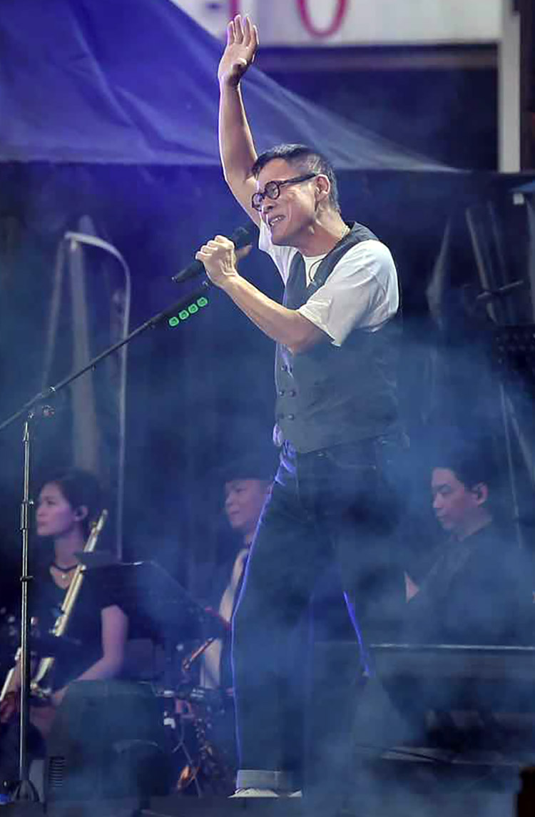 罗大佑工体开唱当年离家的年轻人组图