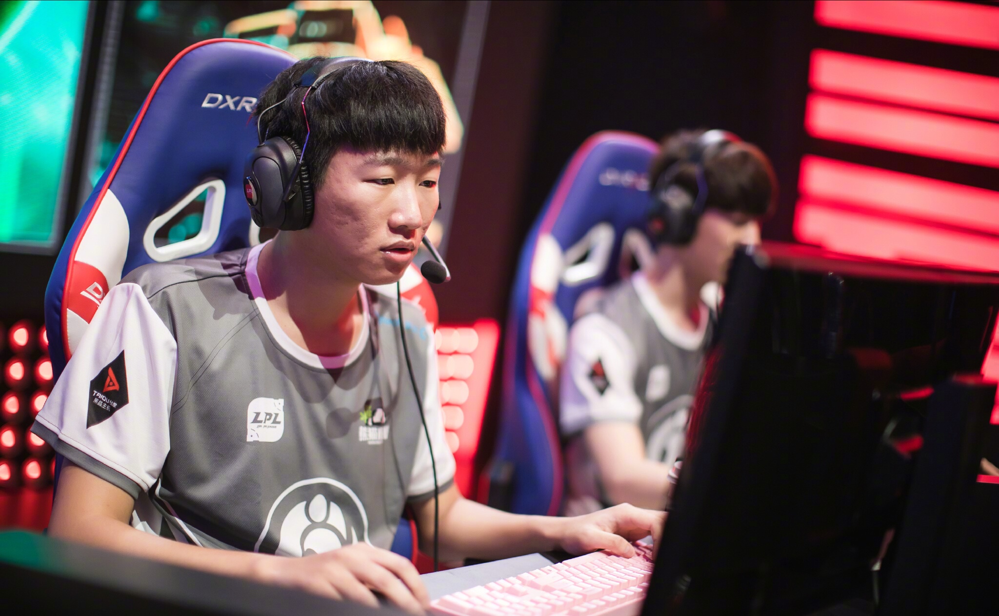 ig难逃冠军魔咒打野退役雪藏辅助没倒在喷子键盘下结果被管理层毁了