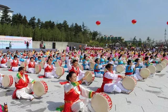 昨天延吉中國朝鮮族民俗園來了25萬人據說今天明天遊客都不會少啥事