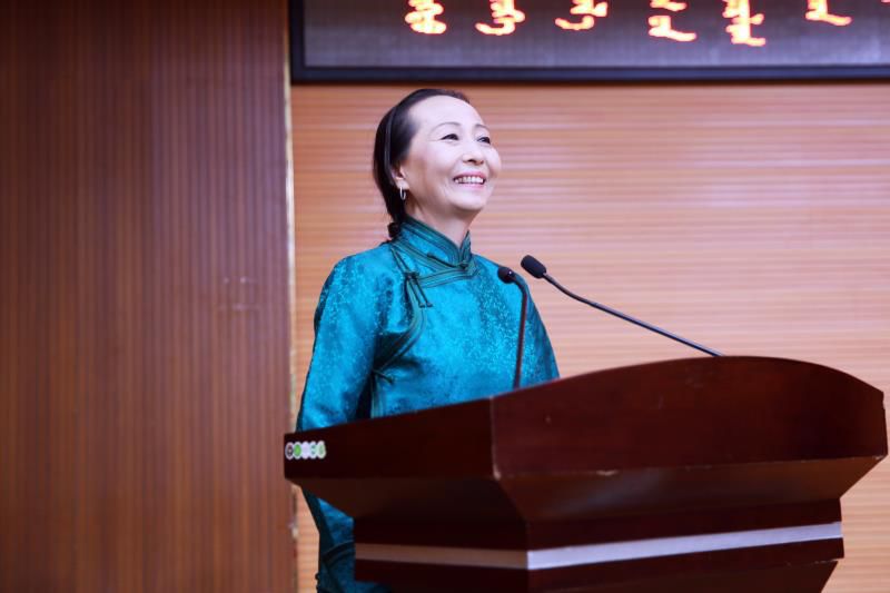 快看文华大奖舞剧草原英雄小姐妹创作交流会在呼和浩特举行