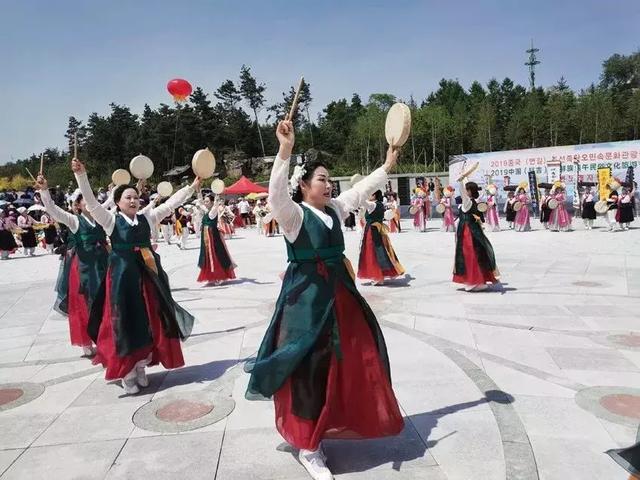 昨天延吉中國朝鮮族民俗園來了25萬人據說今天明天遊客都不會少啥事