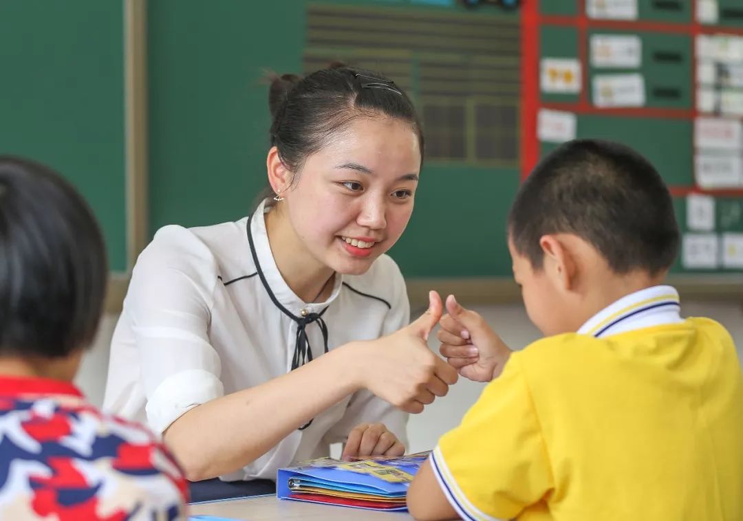 我最喜爱的老师评选20强候选人巡礼72晋江特殊教育学校许佳欣用爱