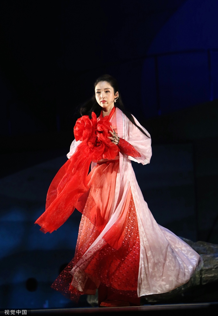 董璇挑战紫霞仙子 穿飘逸戏服美成仙女本仙