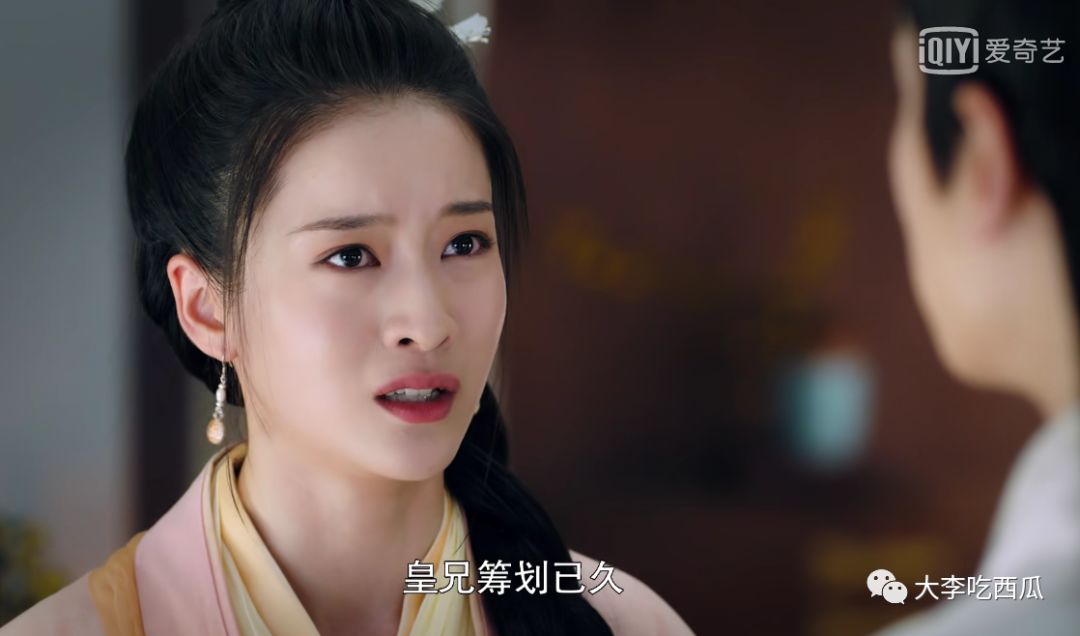 知道真相的容乐就想逃走,可是她的姐妹挚友都被挟持