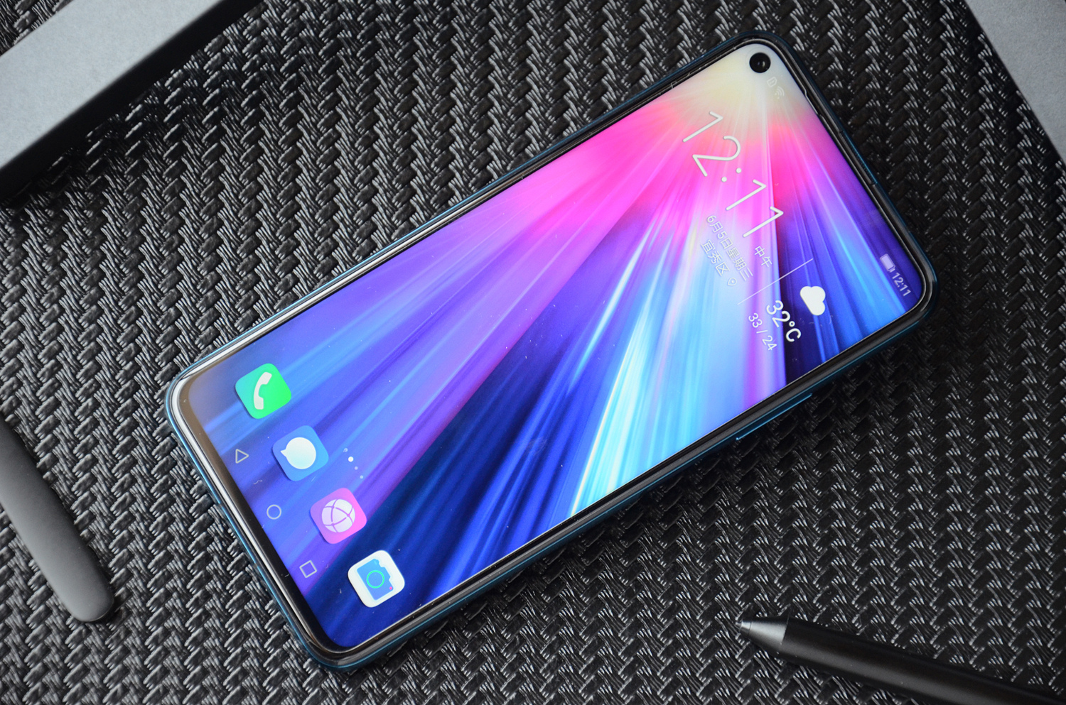 荣耀新旗舰20pro真机图赏四摄设计尤为抢眼