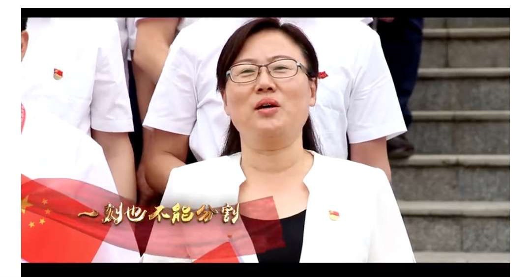 湖北蕲春县委书记赵少莲县长詹才红率千人合唱我和我的祖国
