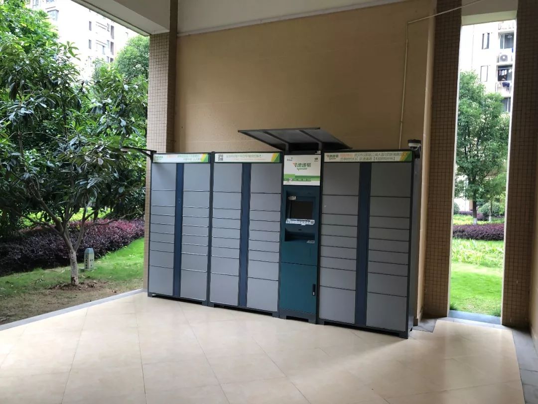 空层的快递柜晨架空层的溜娃柜与设施的组合随处可见的休息空间主要