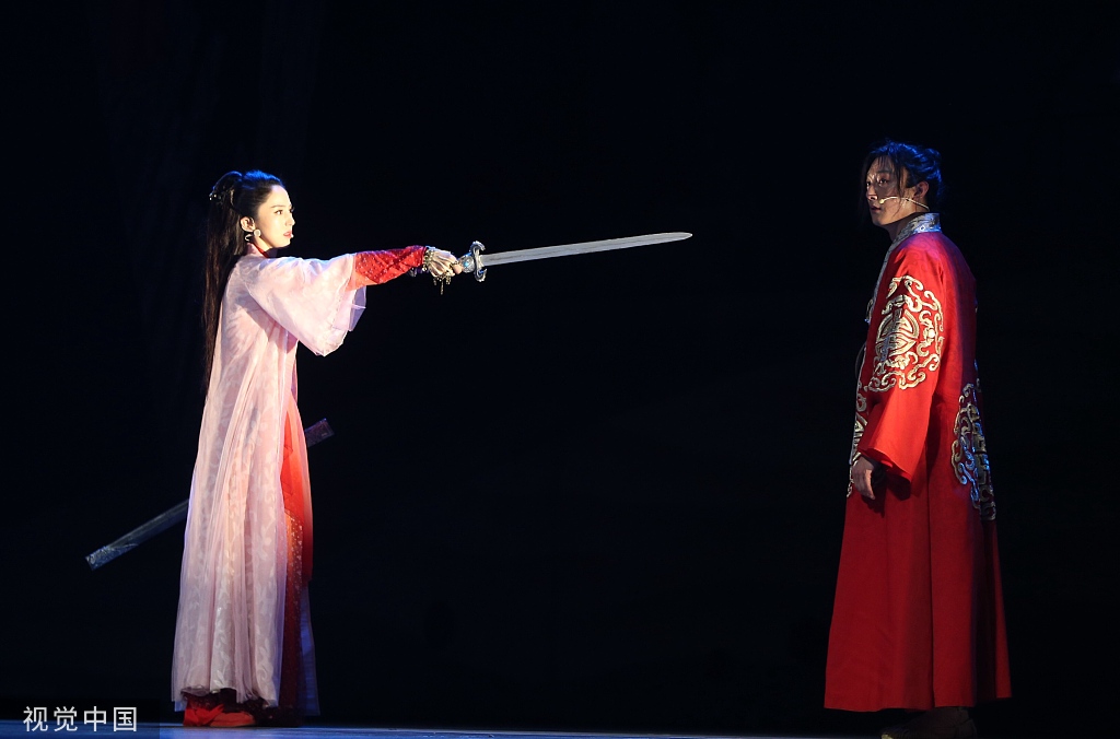 董璇挑战紫霞仙子 穿飘逸戏服美成仙女本仙