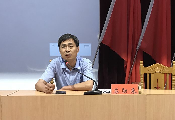 街道经济发展办公室副主任苏勋来,秦楼税务分局局长康平,街道财政所