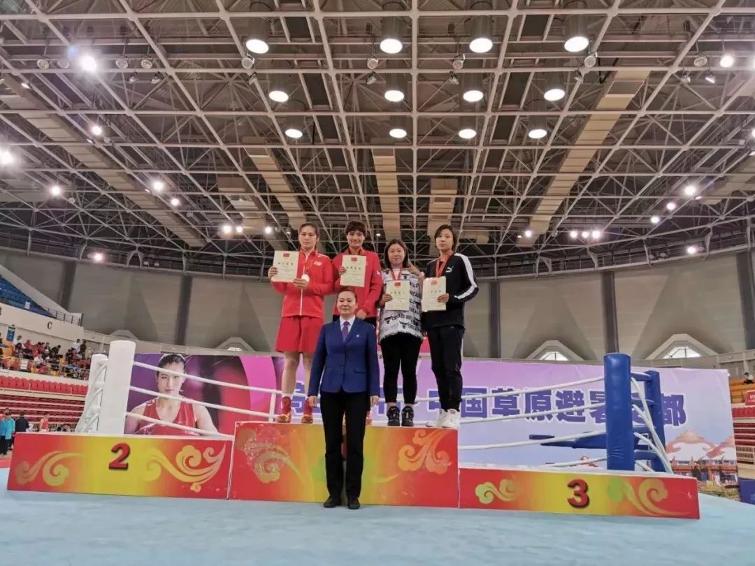 比赛中,省体工二大队运动员张婕发挥出色,第一轮以5:0战胜甘肃选手