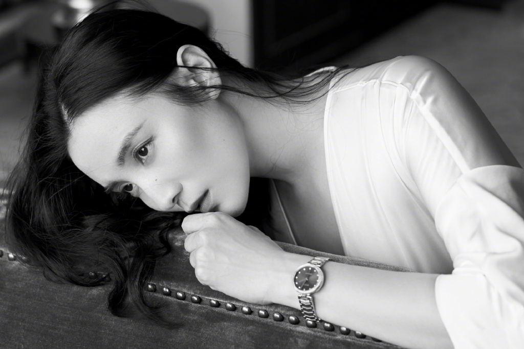 宋佳黑白光影,清新秀丽,温婉大气,时尚气质!