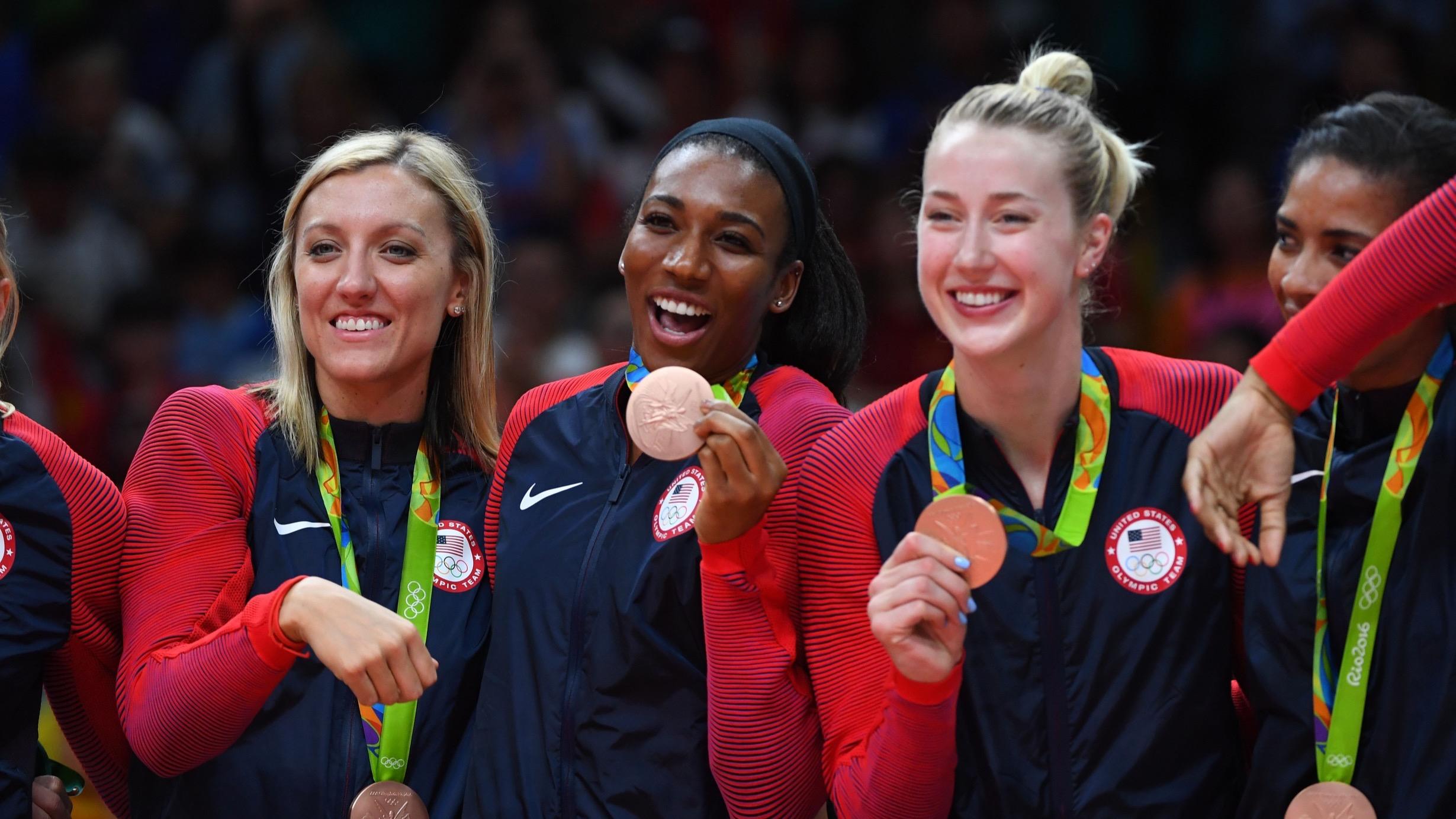 美国女排双喜临门!阿金拉德沃哥哥娶希尔姐姐 希尔做媒姐妹当伴娘