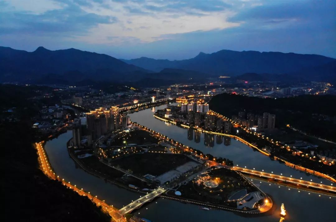 雅安的夜景有多美,看完这组图就懂了……_城市