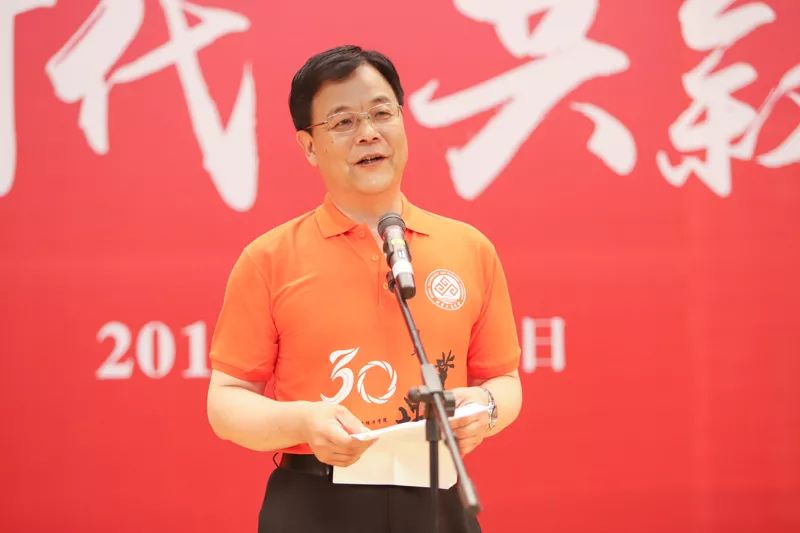 党委书记黄先开教授致辞.