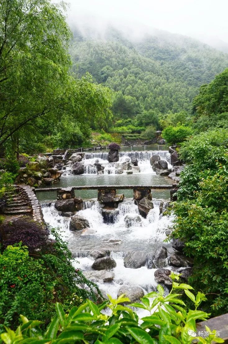 大石村是山裡的一個自然村,寂靜的山村,空氣新鮮,卻難見村民幾人.