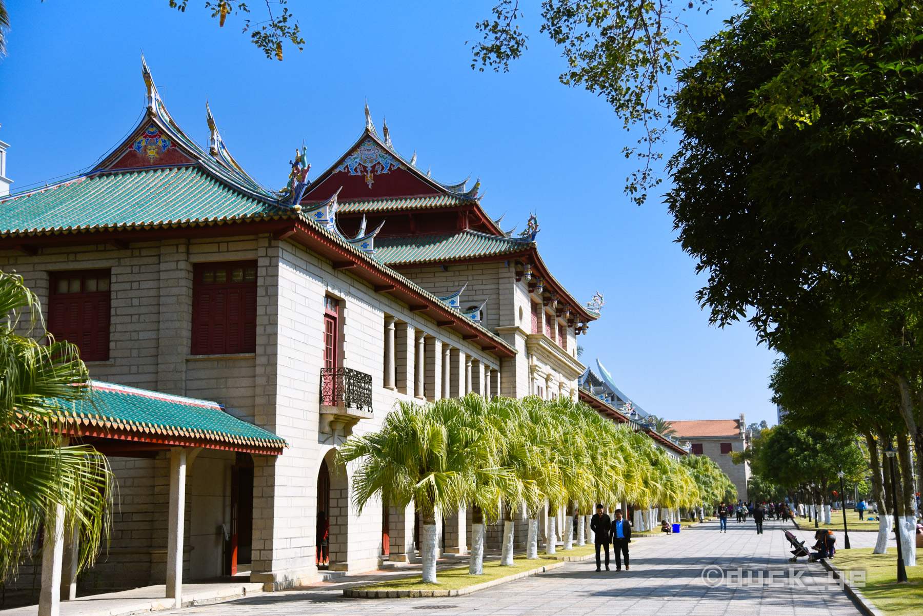 與世界文化遺產鼓浪嶼隔海相望,群賢樓群,建南樓群,芙蓉樓群,廈門大學