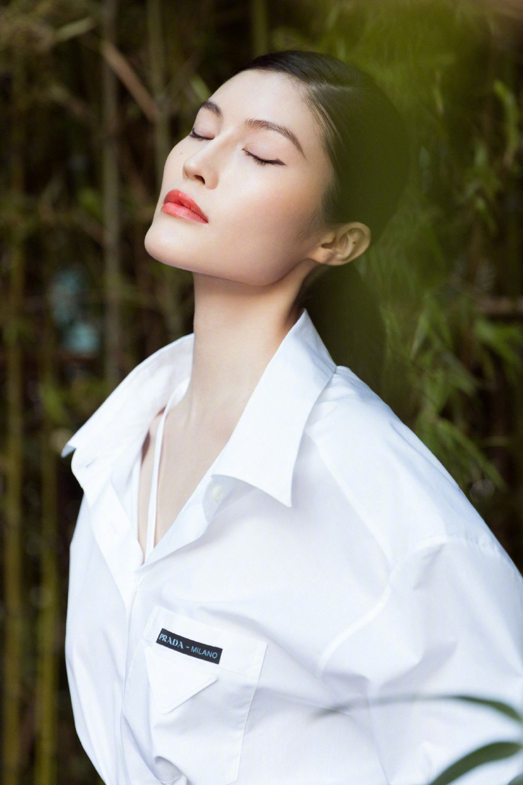 何穗秀上好几套男装我都想拥有皮肤白真的是披个麻袋也有气质