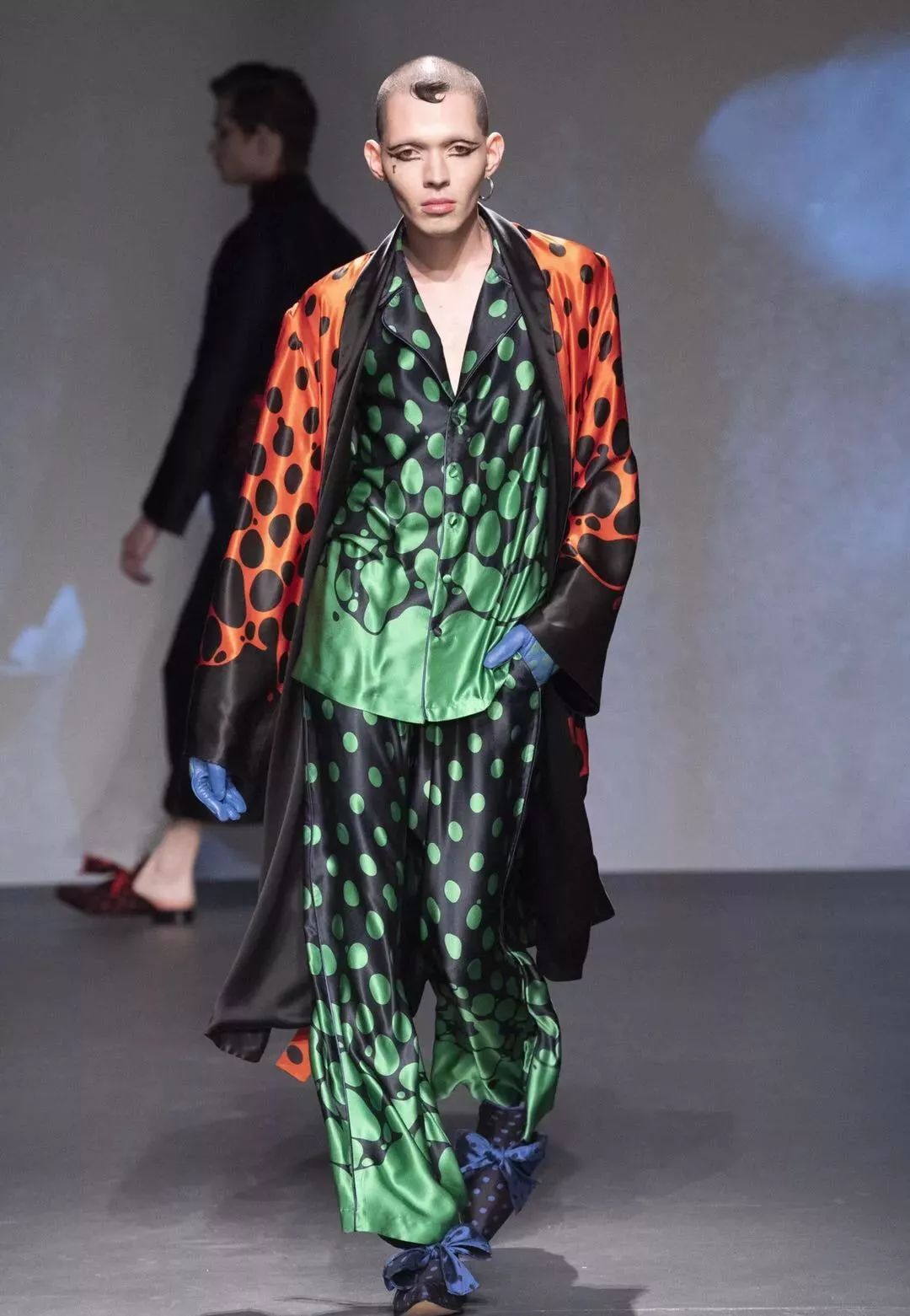 20202021服装设计流行趋势趣味点状图形波点