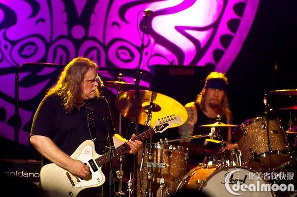 时间办公室的摇滚少年(现在已经是摇滚奶爸了)为我推荐了一个《乐队的