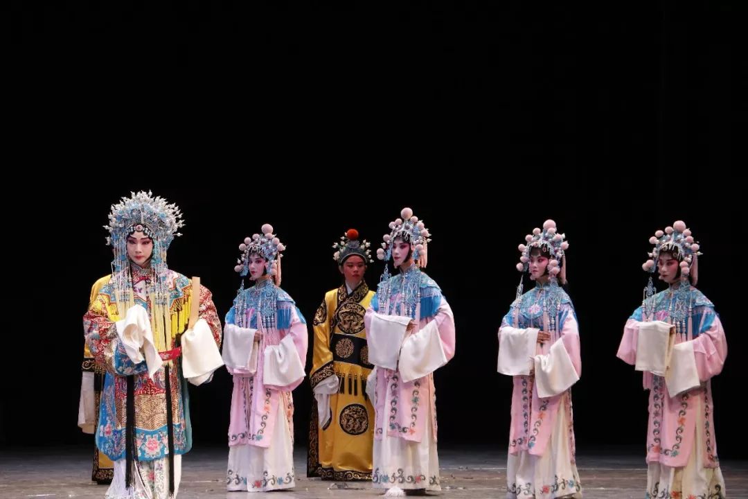 作为压轴大戏《大登殿》由多所高校京剧爱好者和戏曲名票友联袂出演集