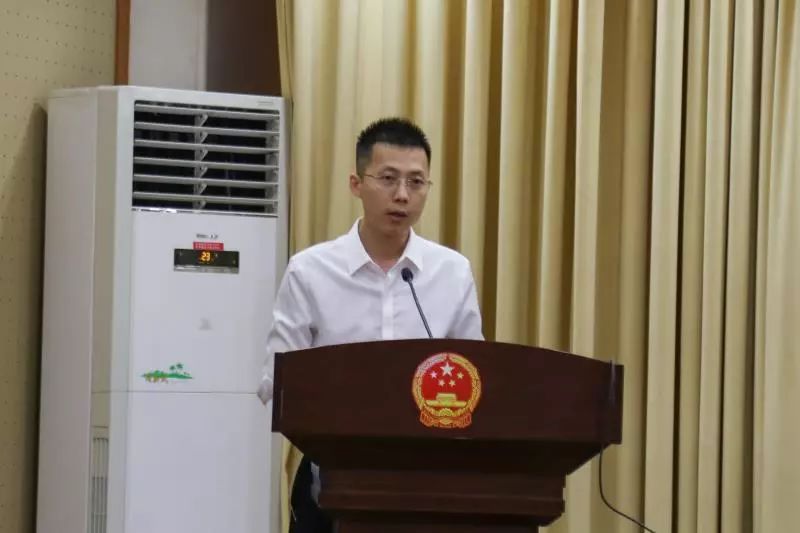 刚刚上海东阳人联谊会商会助力东阳公益捐赠仪式举行我市槐堂初中受赠