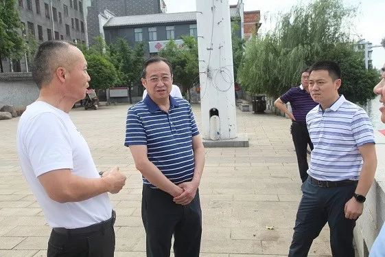 区领导杨永忠,颜建波随同.端午安康