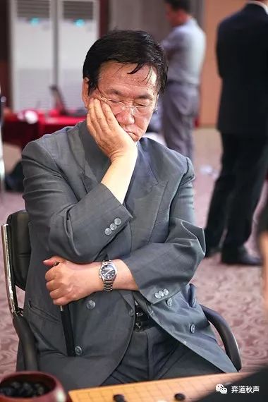 棋坛元老传奇聚首韩国再争锋 不老松林海峰战俞斌虽败犹荣