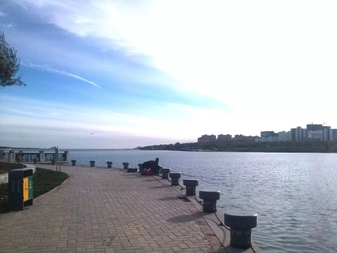 经核实该范围位于小区东侧与三台基之间,依据《鄂尔多斯东胜区铁东区