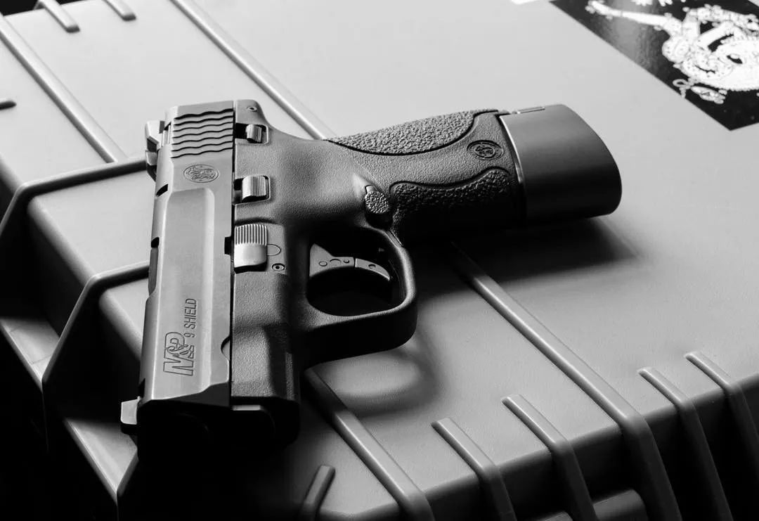 小枪当道史密斯威森公司mp9shield手枪图集