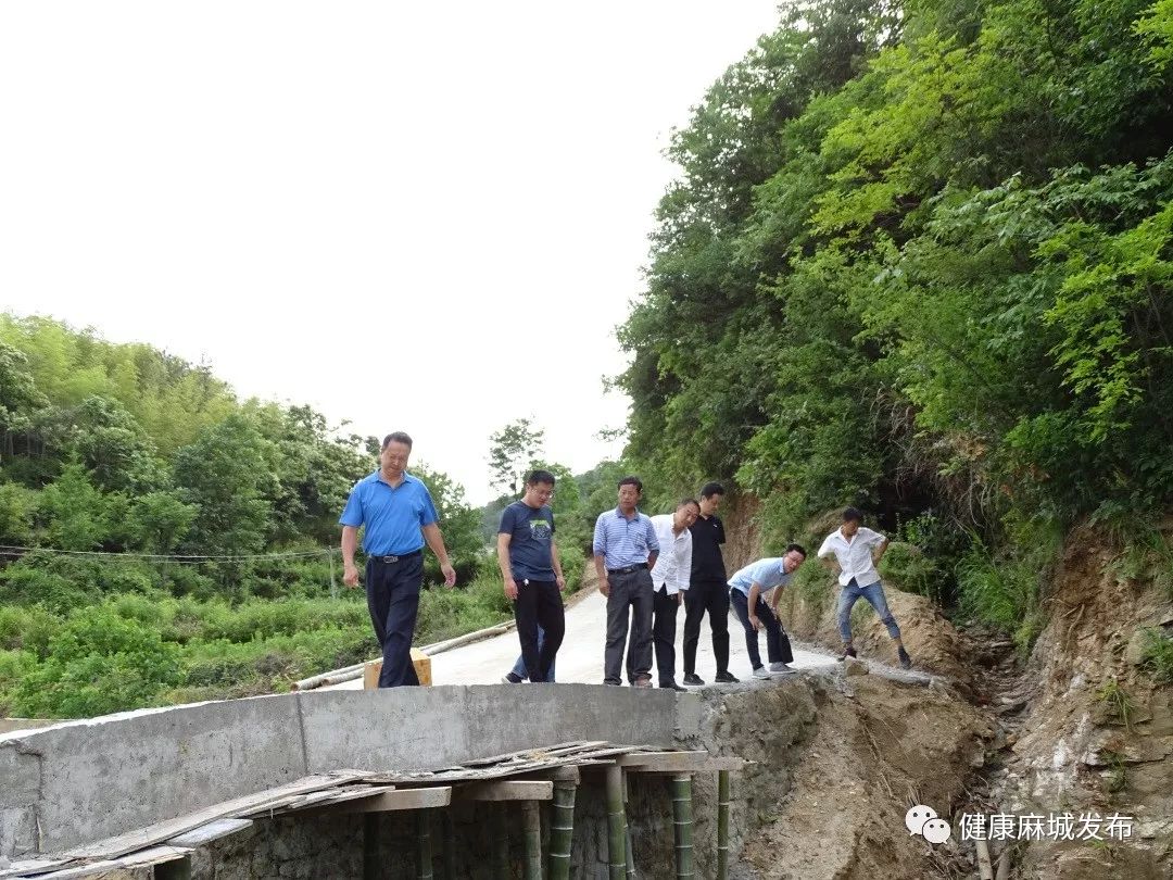 扶贫一线落山坳塆不落伍三河口镇饶家畈村落山坳由贫穷到富裕的变迁陈