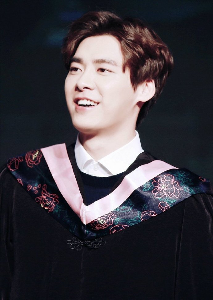 最美学士服大赛国民校草李易峰绝美学士服照分享