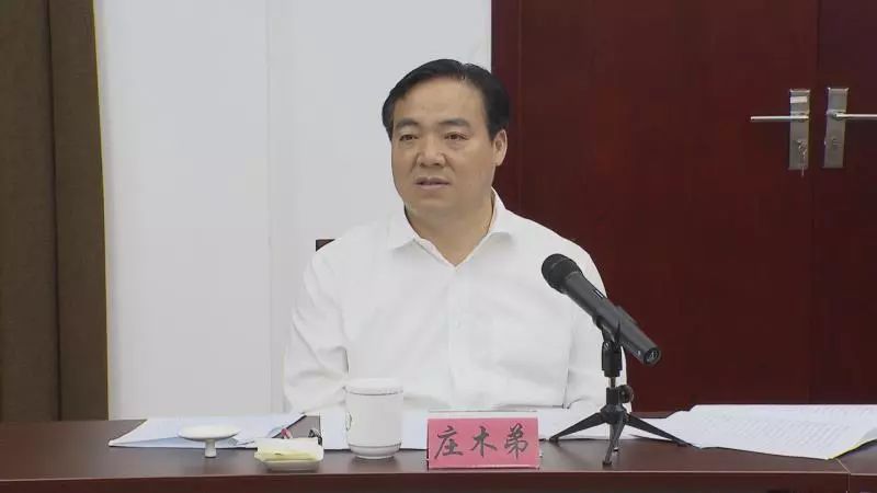 奉贤区第一时间召开扫黑除恶专项斗争督导工作推进落实会 庄木弟主持