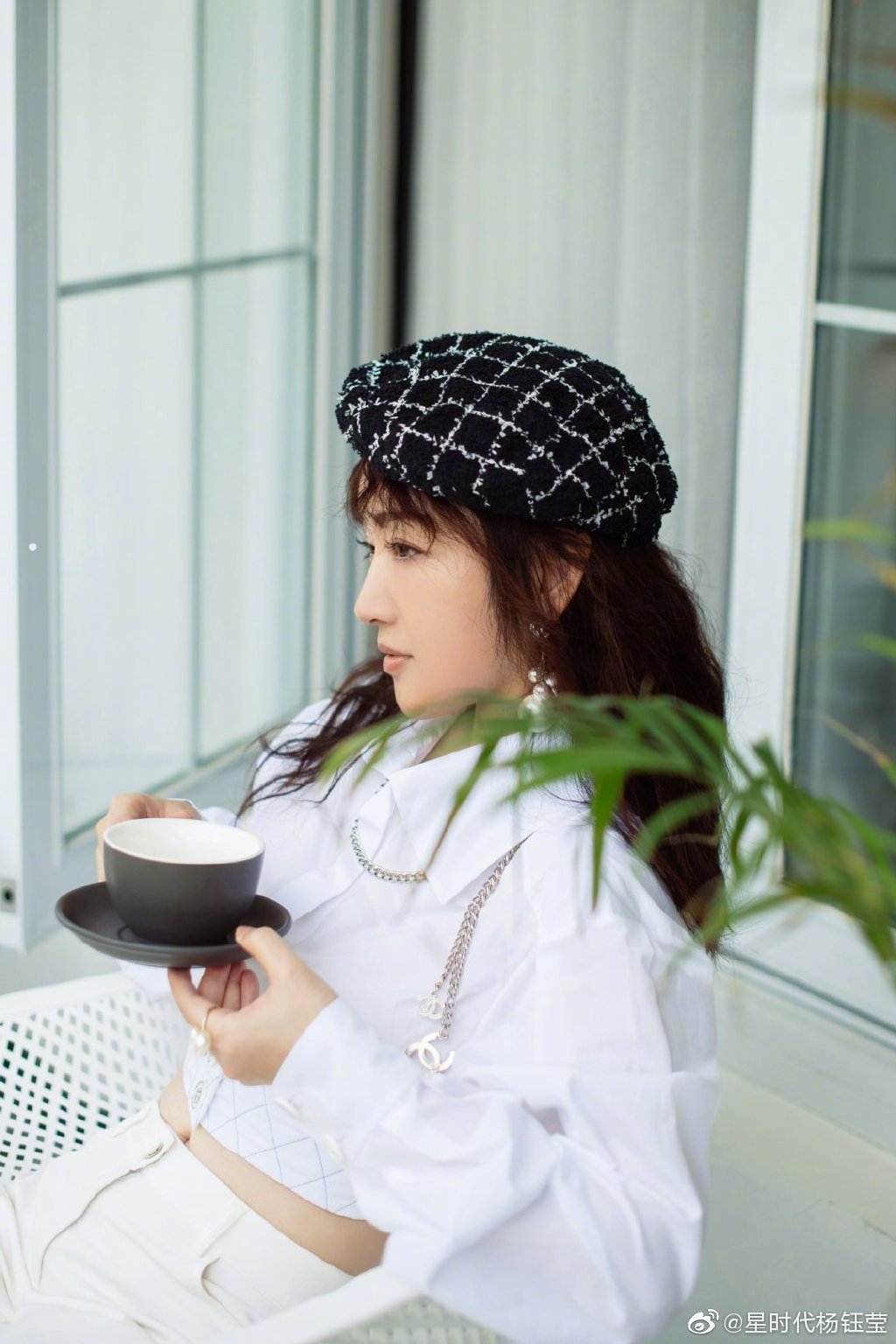 1/ 12 今日(2019-6-9),天歌天后杨钰莹更新微博,晒出一组美照,并配文