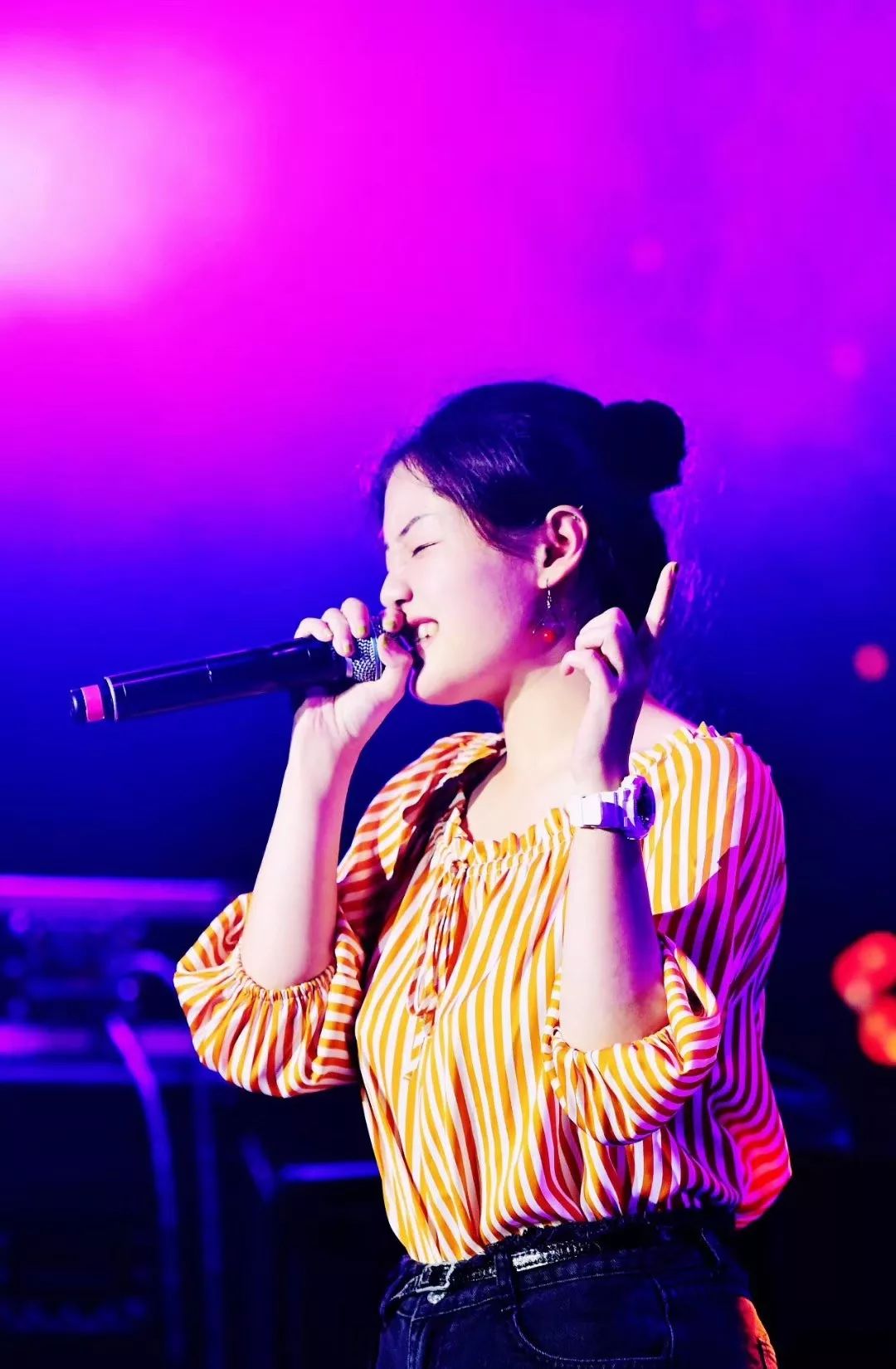 这次的晋级赛于雅瑄带来的《night night》是原创英文歌甜美欢快的