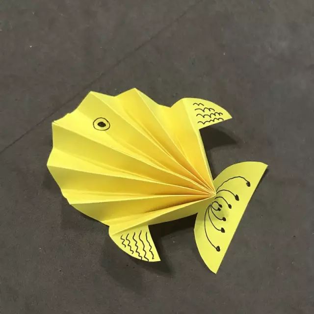 【卡纸手工】简单易学的幼儿园入门级卡纸手工,孩子一看就会!_小鱼
