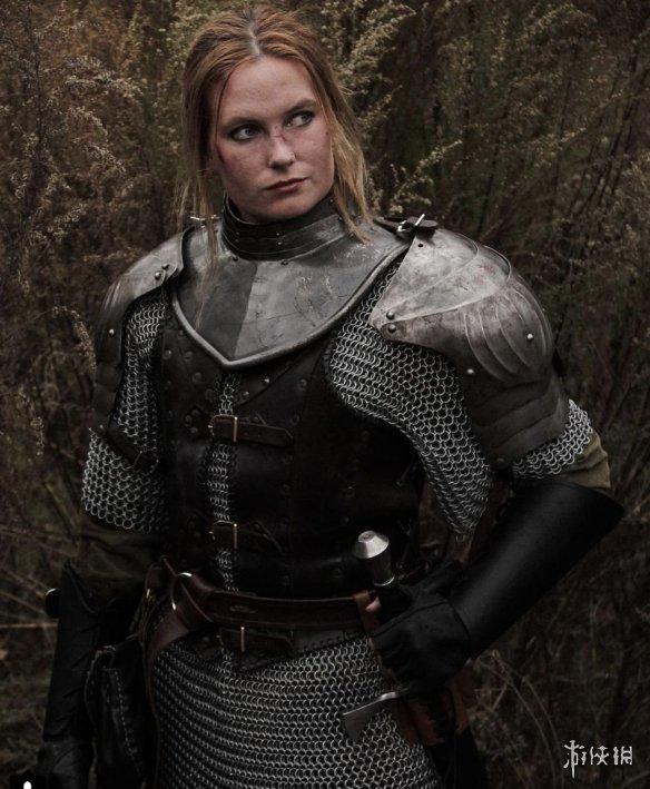 不过根据一些记录,当时曾经出现过为女战士量身定制的护甲,那些护甲与