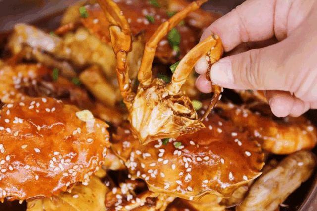 这家肉蟹煲在扬州横行霸道!没2小时的耐心,千万别来!