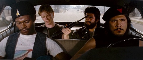 恐怖片,在一些风格上模仿了霍克斯(howard hawks)的名片《布拉沃河》