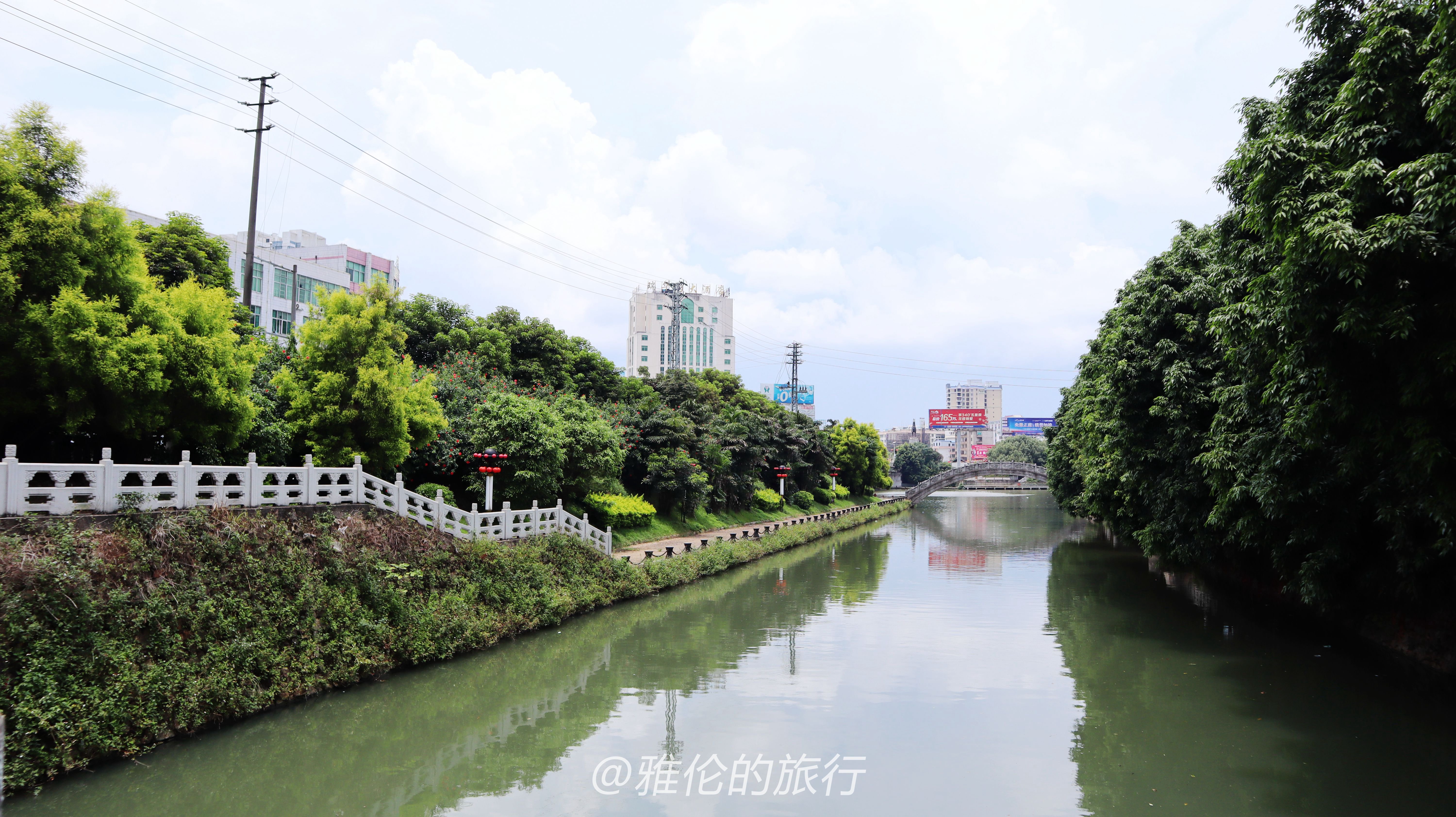 海南女孩自駕去西藏d3,閒逛靈山縣城,在廣西吃煲仔飯怪嗎?