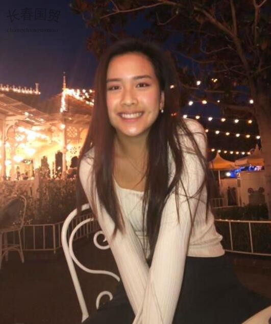 陈冲17岁女儿近照曝光清纯漂亮笑容甜美