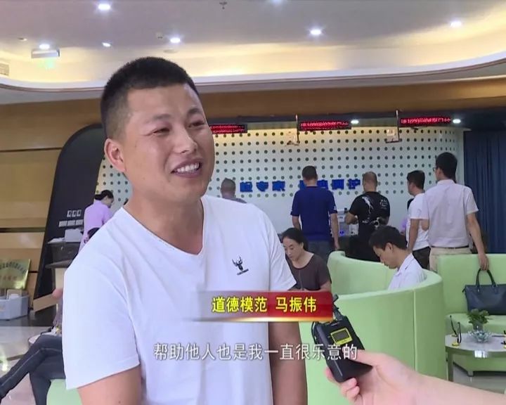 道德模范马振伟,来自安徽,十多年来扎根苍南,积极参与抢险救援
