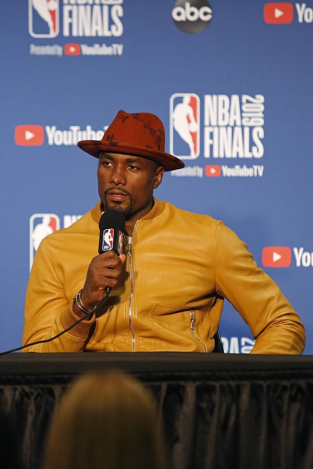 原创训练享受两不误伊巴卡大秀八块腹肌备战女友表示会好好犒劳他