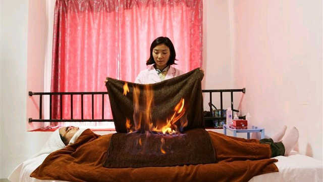 暗访权健火疗馆