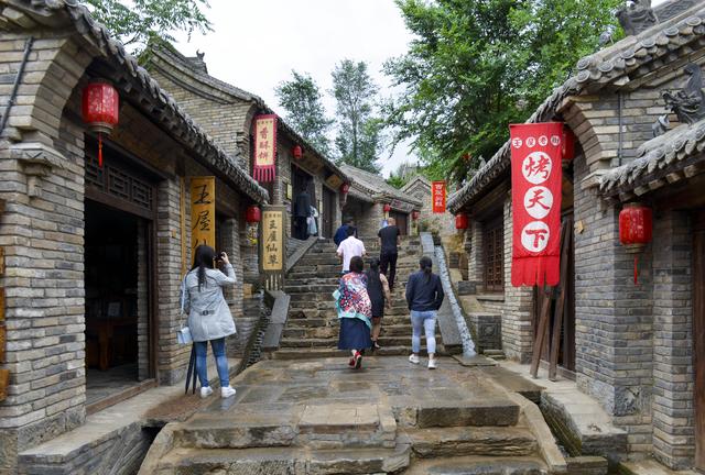 慢步在王屋老街上寻找一种老时光老味道