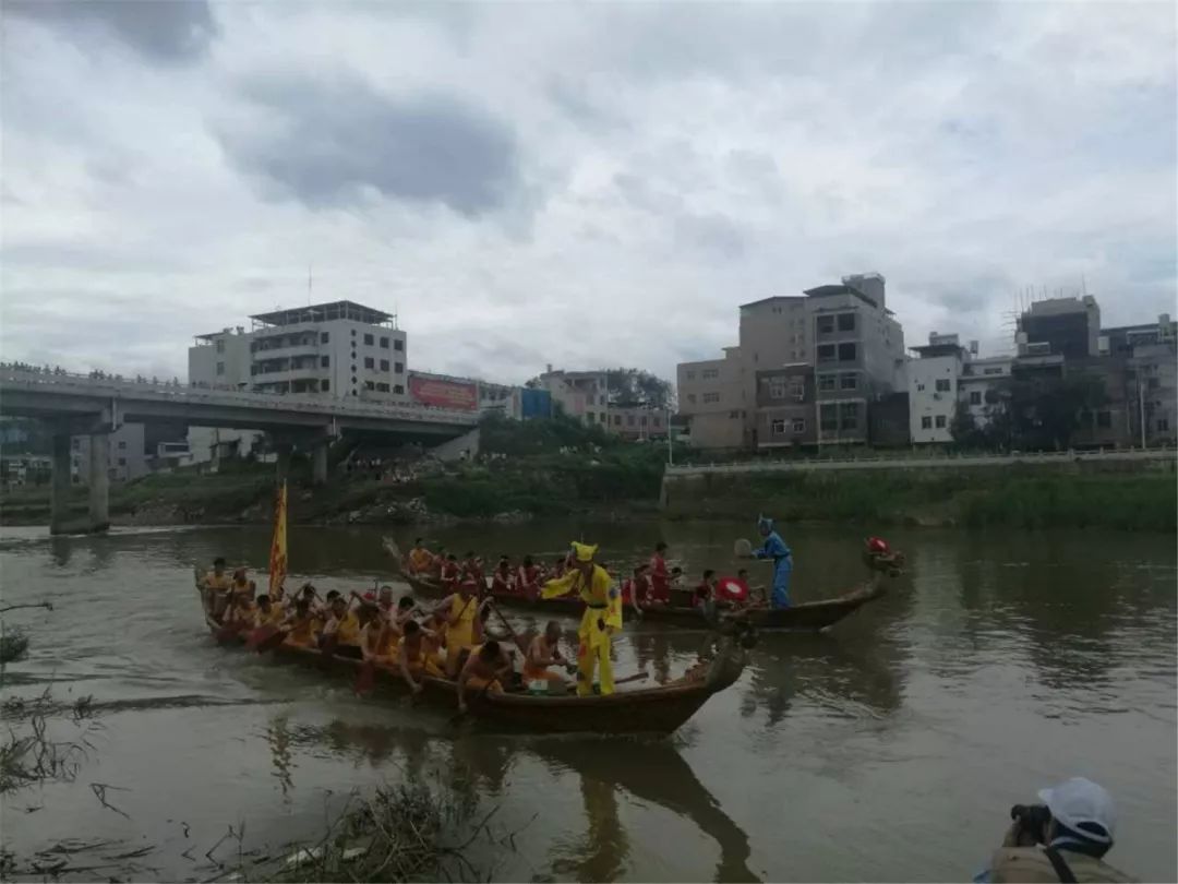 浰江龍舟賽,以和平林寨鎮石江村車頭自然村龍船社為起點至林寨街頭為