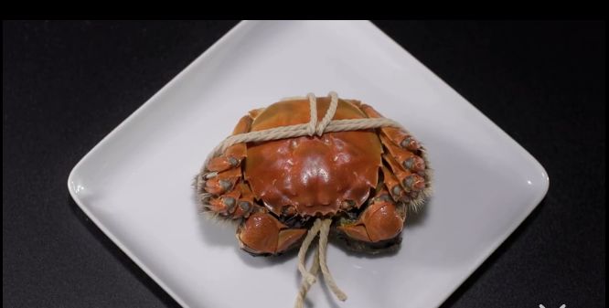 狼牙锤敲蟹壳用乾坤斧开蟹壳青龙勺去蟹胃日月镊取蟹心柳叶刮去蟹腮