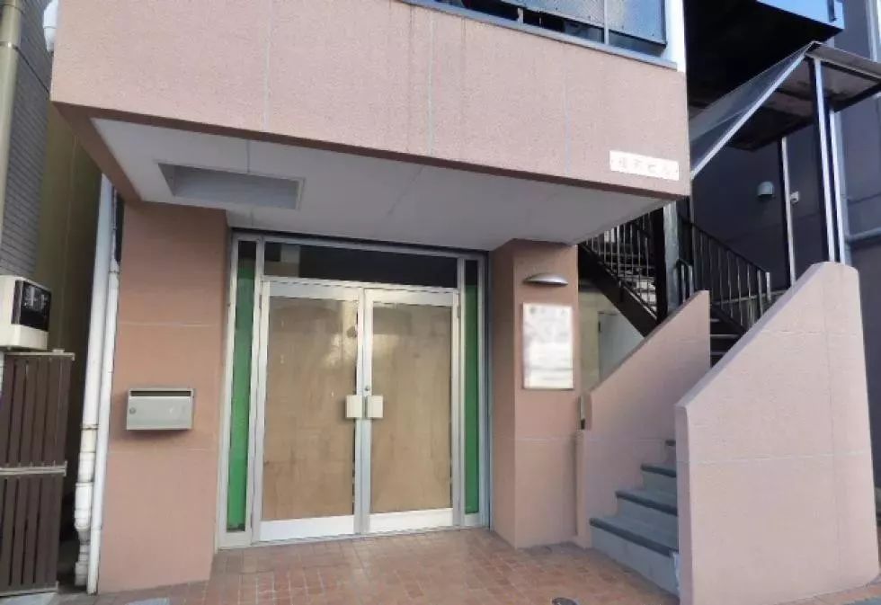 这位楼主,你有一栋年租金上百万的大楼掉在新宿商圈了