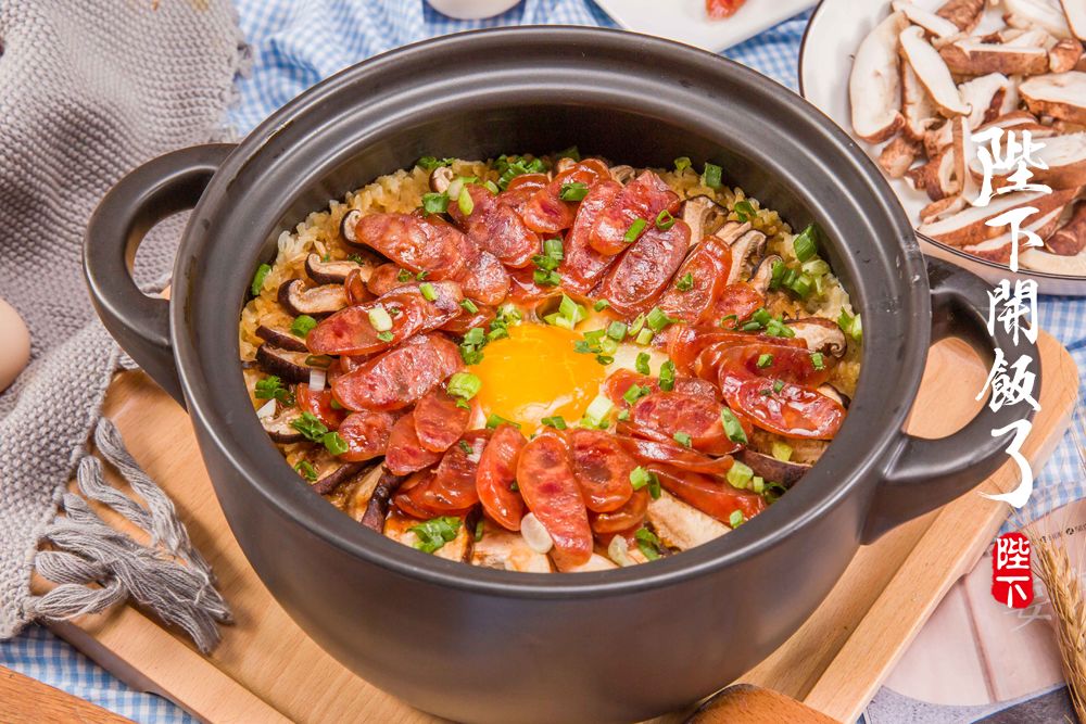 像日本「釜饭」,韩国「石锅拌饭」…不过,包子目前只尝过广式煲仔饭和