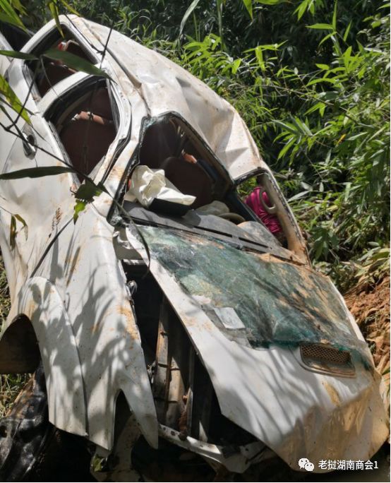 邵東老鄉在老撾突發車禍,身受重傷,車身嚴重損毀!_患者