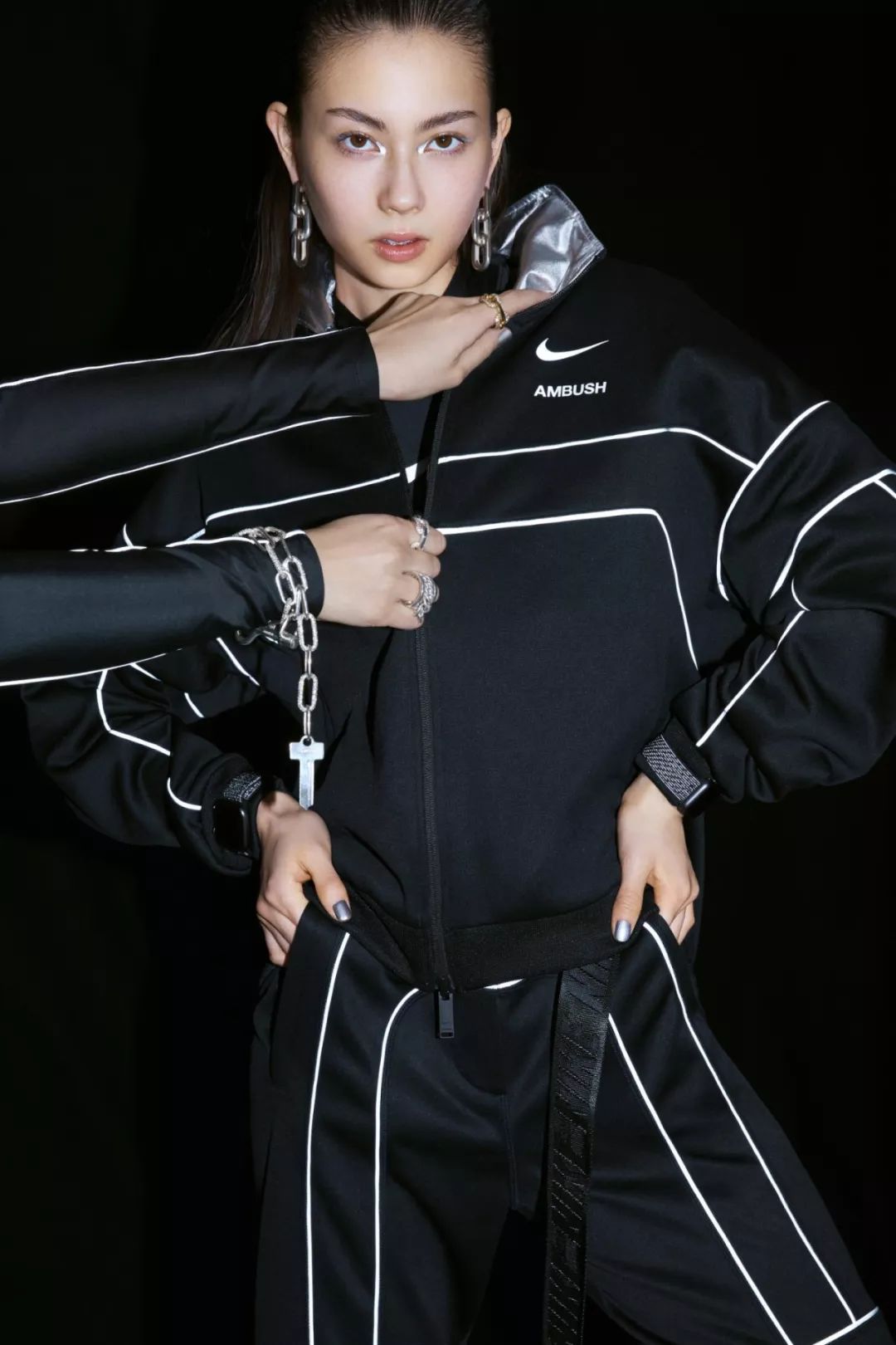 更是由 yoon 本人在各种场合多次亲自加持,yoon 身为设计师兼模特